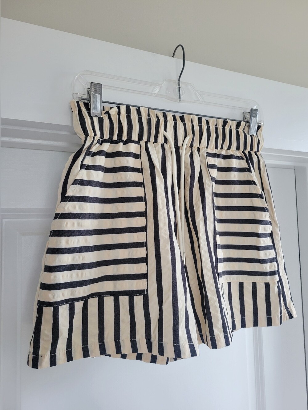 NWOT Cupshe Striped Black and Cream High-Waist Shorts - Picture 2 of 7
